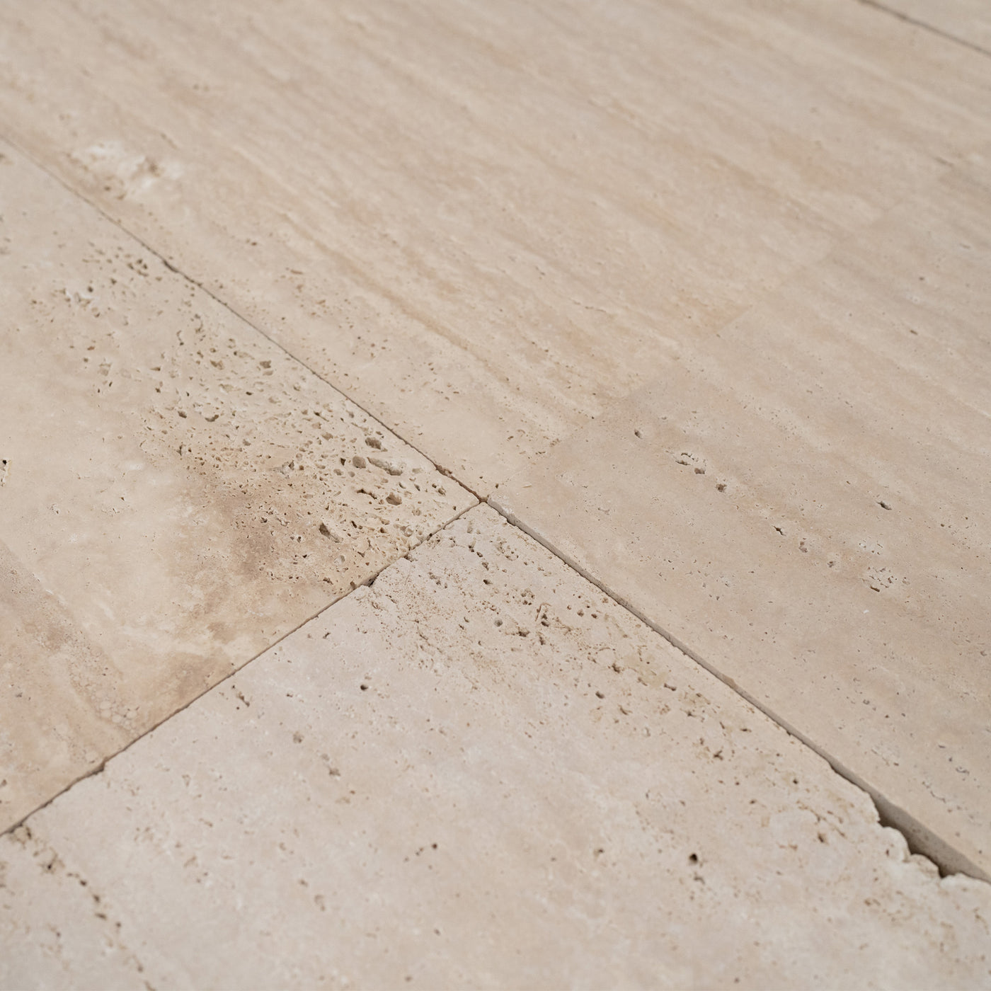 Latte Vein Cut Travertine Tile in Honed Finish - 18x36x1/2"